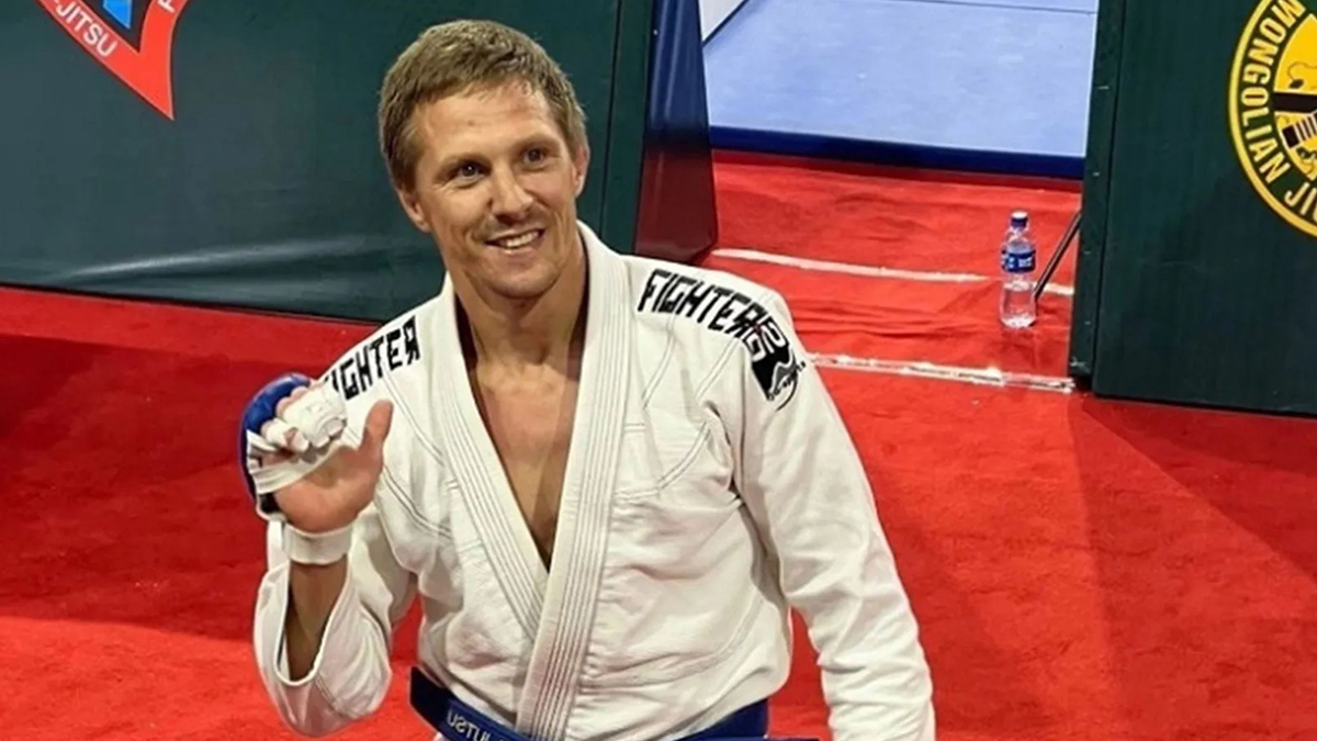 Российского бойца Бешенца отстранили от соревнований в Китае по наводке украинцев