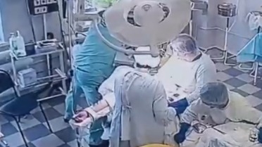 Появилось видео операции в Камчатском онкодиспансере во время землетрясения
