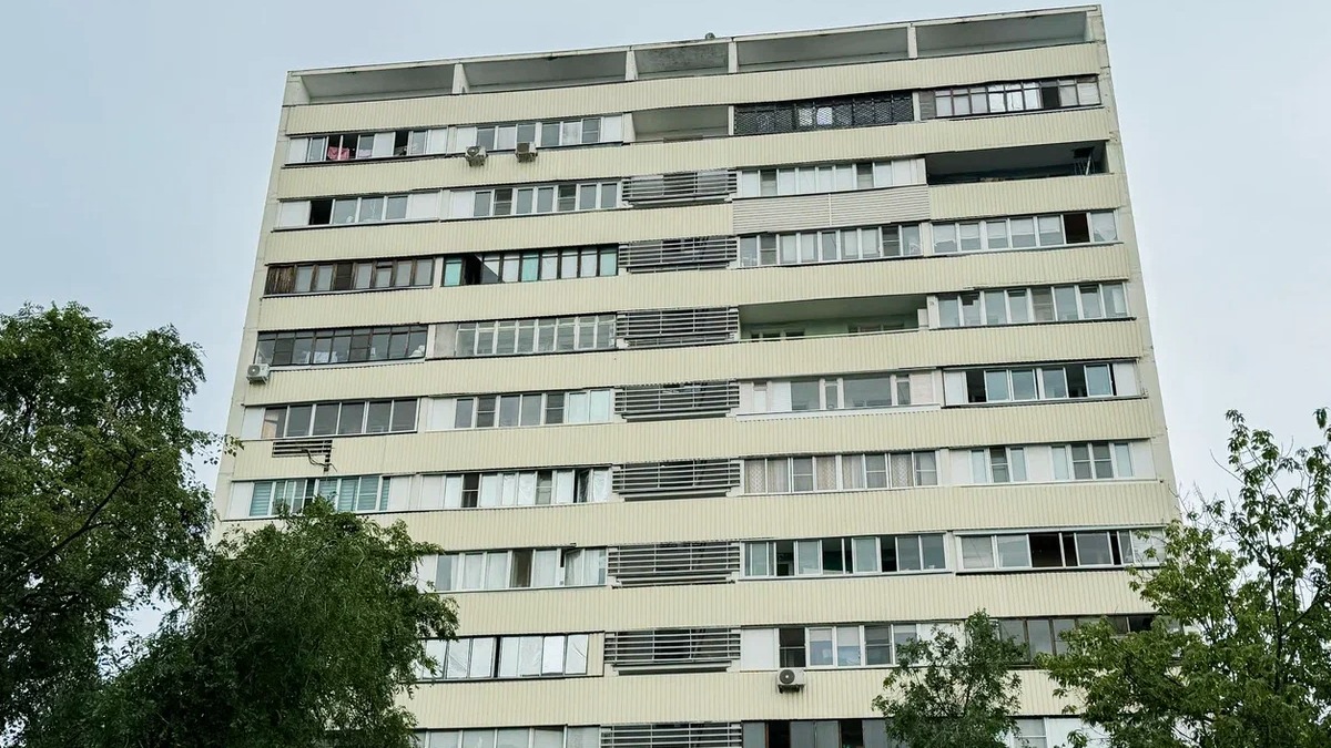 В жилом доме в районе Люблино 2025 году произвели замену всего лифтового оборудования с расширением дверных проемов