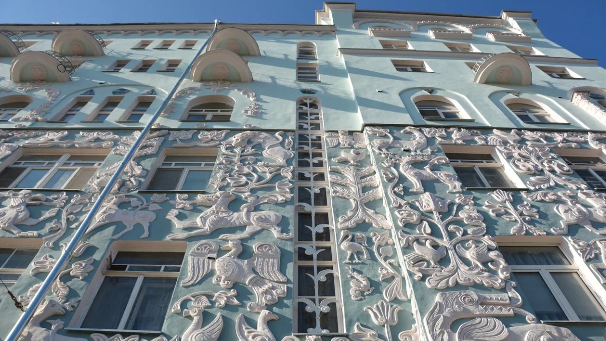 ФКР Москвы проведет бесплатную экскурсию «От летней свежести Чистых прудов к подножию высотки на Красных воротах»