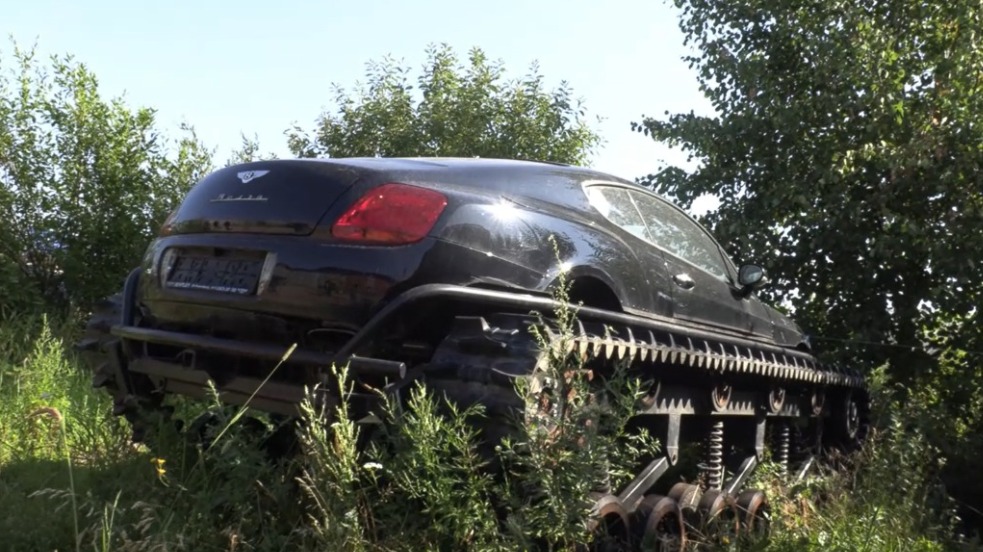 Bentley на гусеницах нашли в ходе рейда в Петербурге