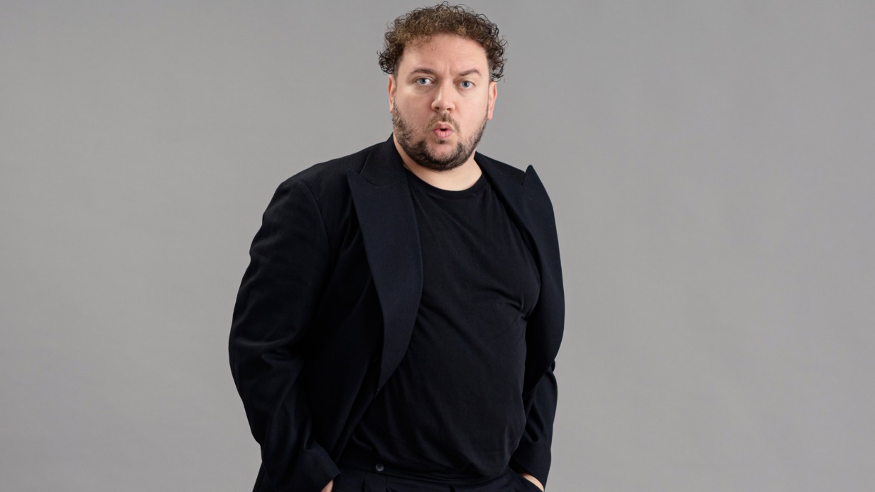 Актеру Борису Дергачеву пришлось поладить даже с опасным диким хищником для съемок в новой комедии