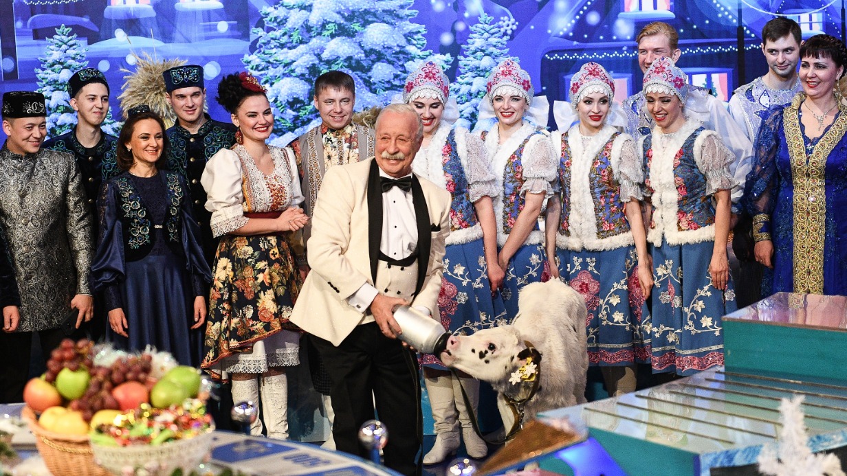 Телеведущий Леонид Якубович в одном из выпусков шоу «Поле чудес»