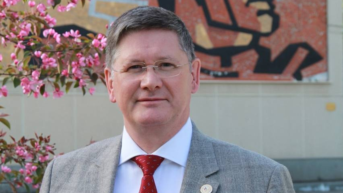 Проигравший выборы жене водителя мэр Березовского переизбрался со второй попытки 