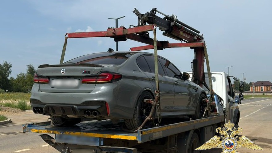 Водитель BMW лишился автомобиля после опасных гонок в Подмосковье