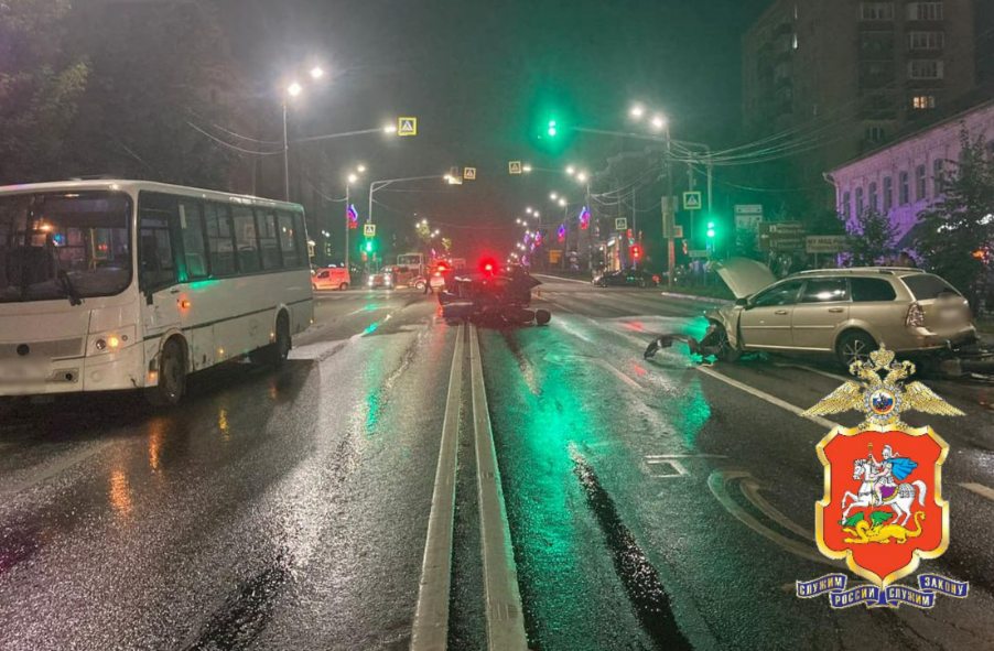 Четыре человека пострадали в ДТП с участием автобуса и трех машин в Подольске