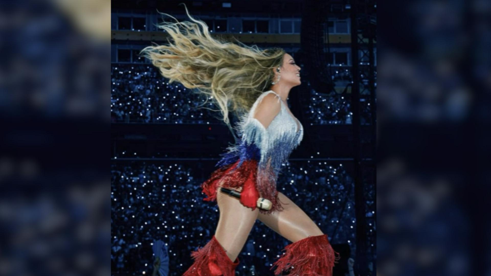 Бейонсе выступила на концерте в цветах российского триколора