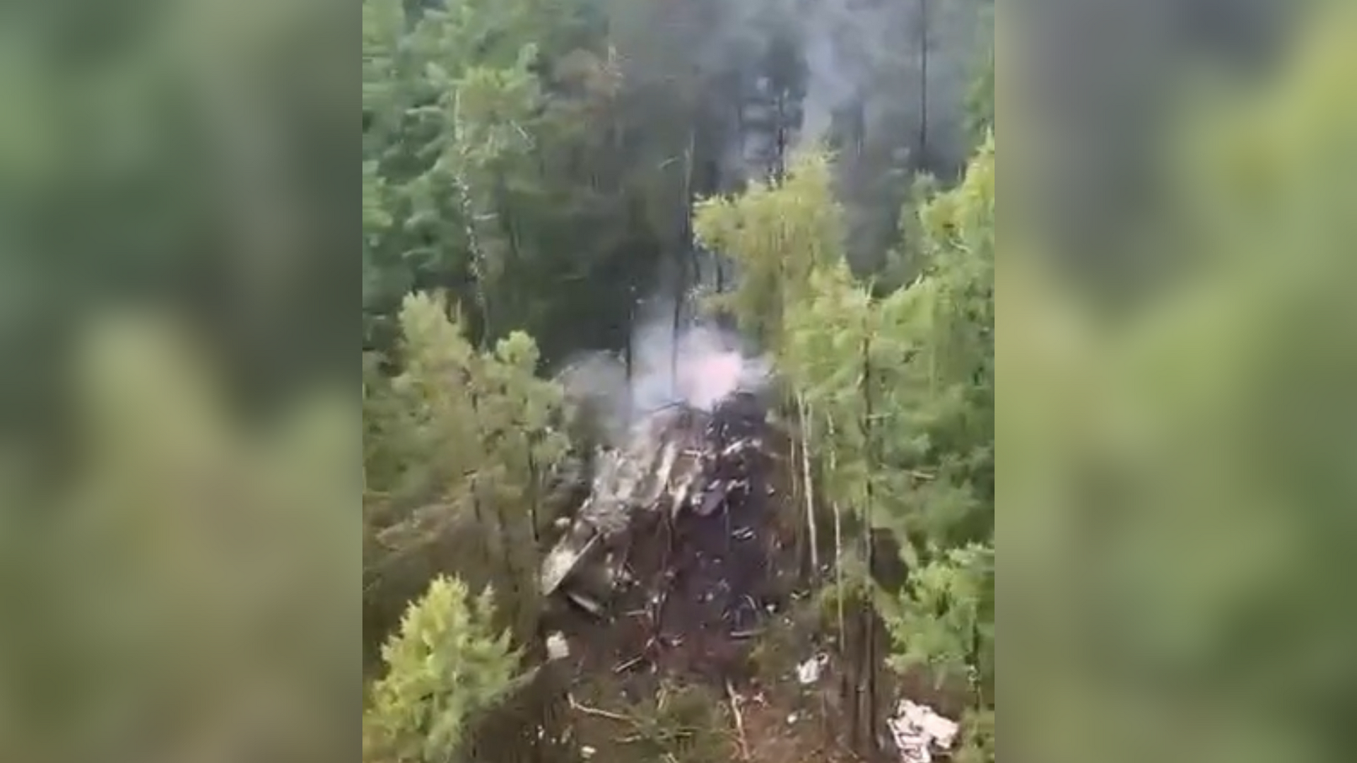 В Сети появились кадры с потерпевшим крушение самолетом Ан-24