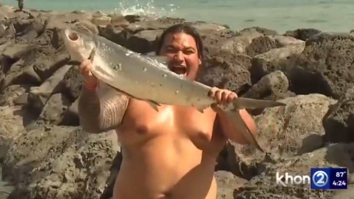 Гавайский рыбак похвастался уловом на ТВ во время сюжета о грядущем цунами
