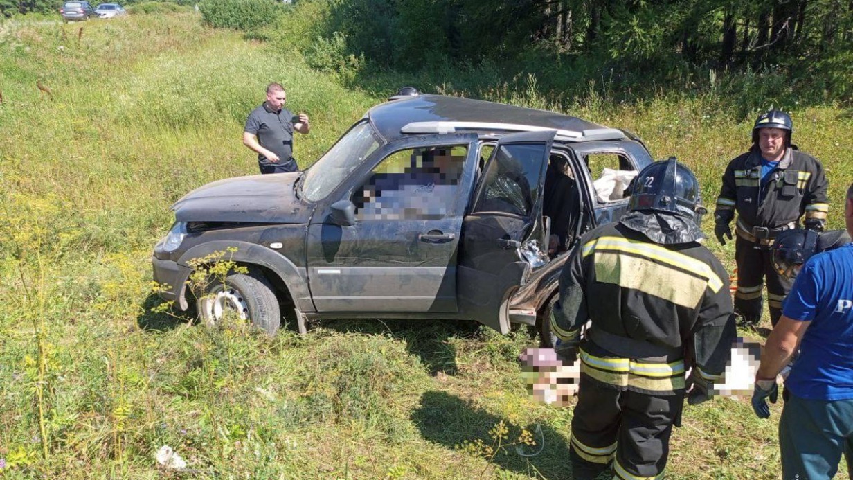 Двое человек погибли и шестеро пострадали в результате аварии в Удмуртии 