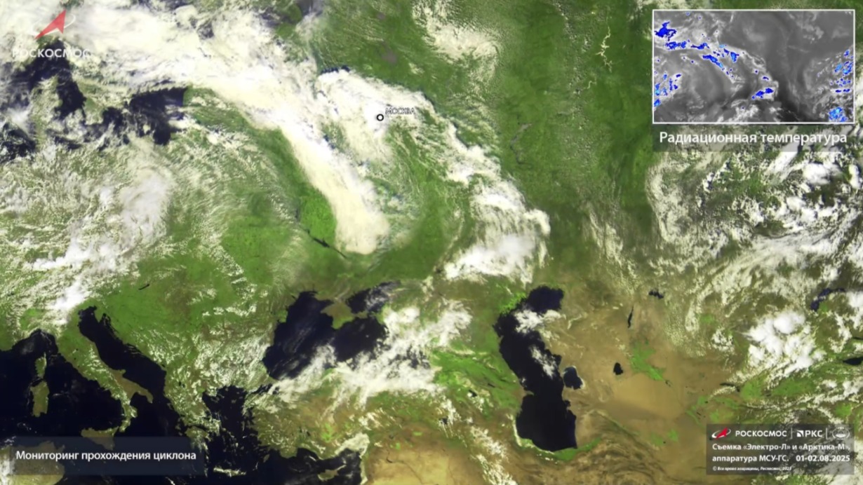 Роскосмос показал видео с циклоном, который принес грозу в Москву