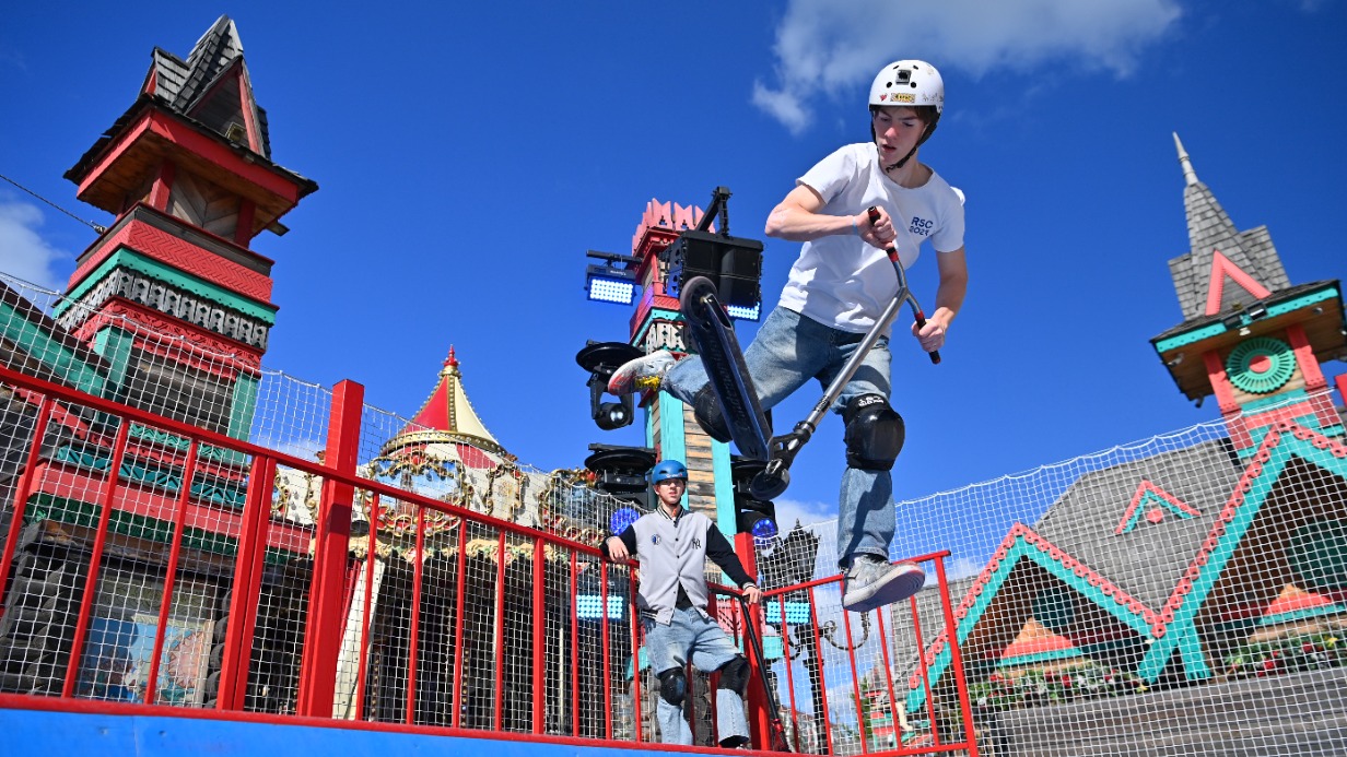 Где в Москве научиться кататься на самокате