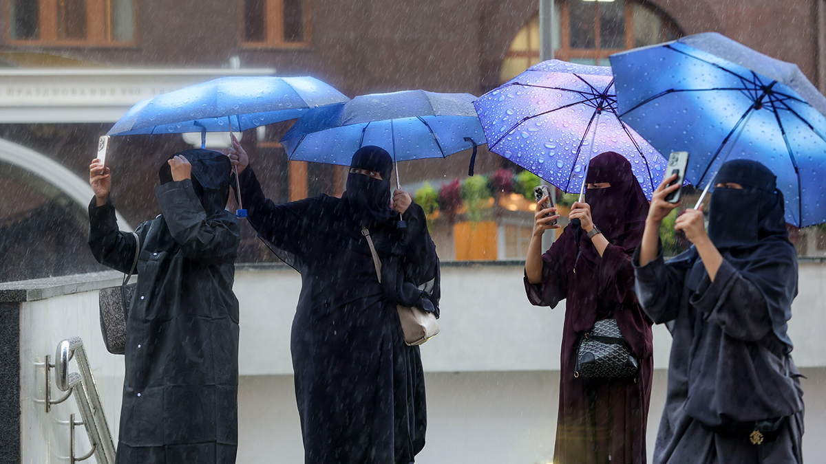 Женщины в никабе набросились на оскорбившего их пассажира в московском метро
