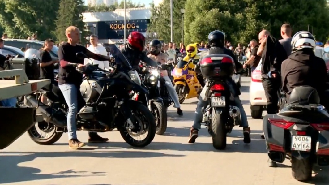 Десятки байкеров на Урале собрались на протест из-за ДТП со сбитой мотоциклисткой