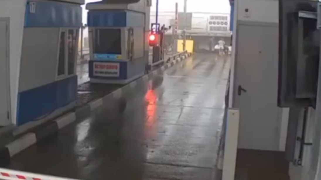 Момент аварии с автобусом в Тульской области попал на видео