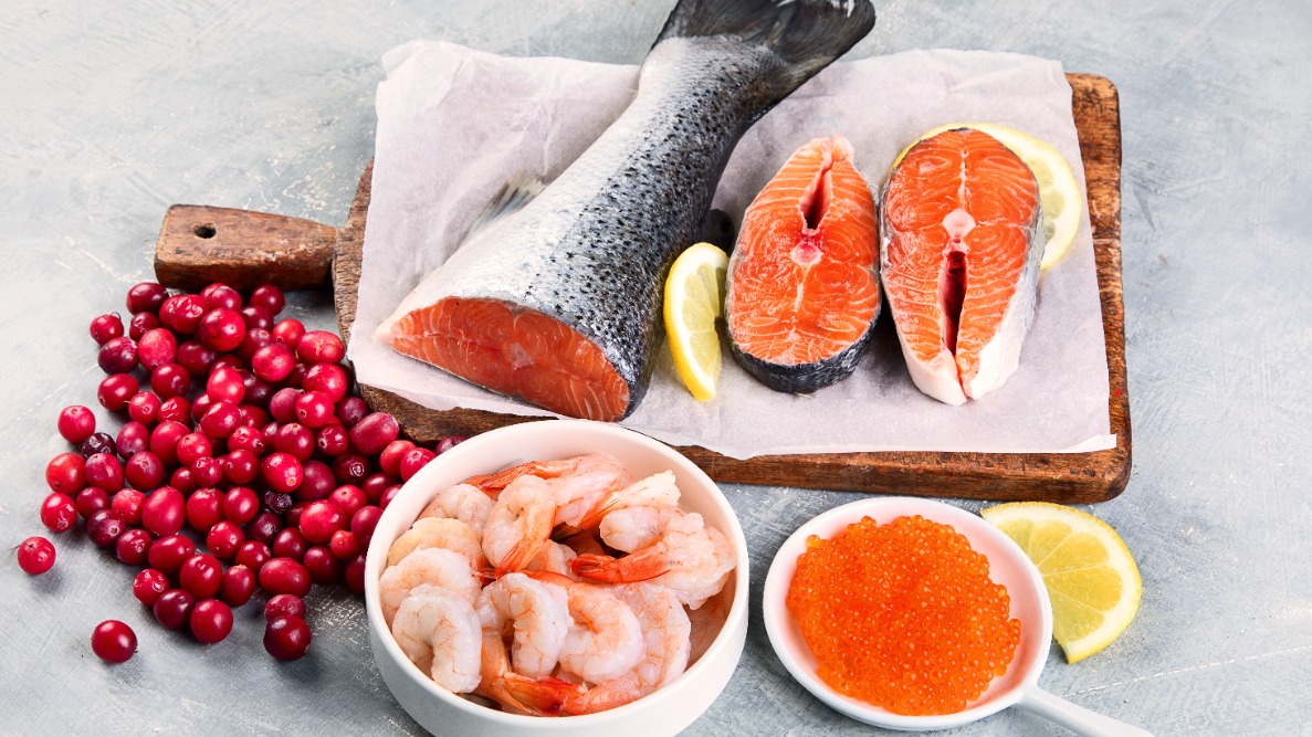 Что нужно делать при отравлении морепродуктами: симптомы и первая помощь