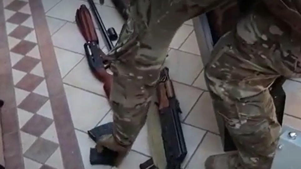 ФСБ показала кадры высадки спецназа с вертолета на территории «Дагнефтепродукта»