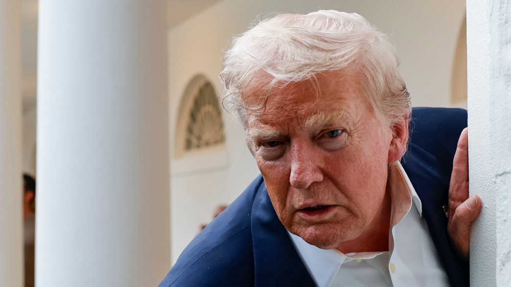 Президент США Дональд Трамп на брифинге в Розовом саду Белого дома