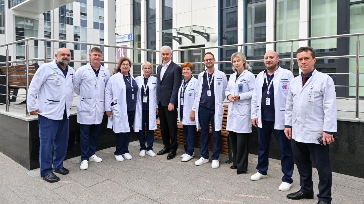 Мэр Москвы Сергей Собянин на открытии нового корпуса лучевой терапии Московского многопрофильного клинического центра (ММКЦ) «Коммунарка» — на базе этой больницы также работает эндоскопический центр