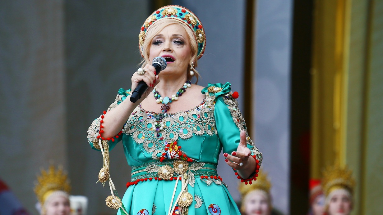 Надежда Кадышева, солистка ансамбля «Золотое кольцо», выступает на выставке-форуме «Россия»