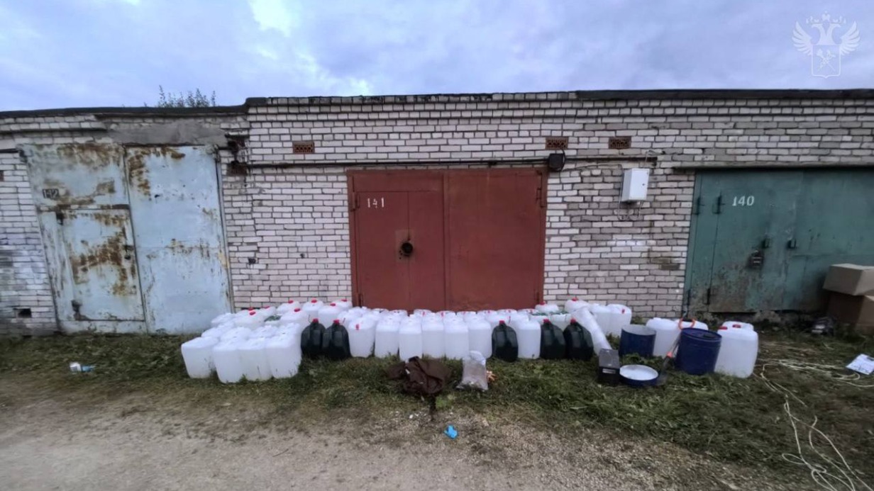 Таможенники нашли нарколабораторию с более чем 200 кг мефедрона в Ленобласти