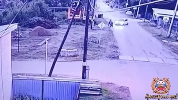 Пьяный водитель без прав сбил коляску с младенцем под Красноярском