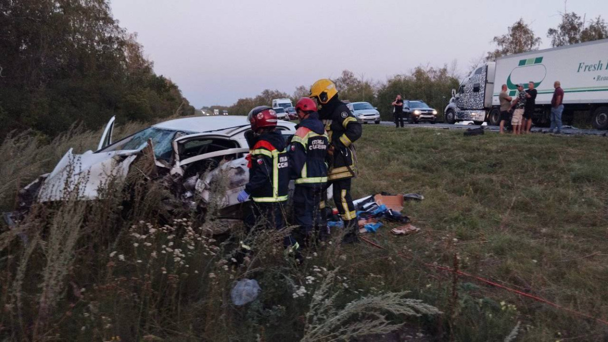 Двое детей и женщина погибли в ДТП в Саратовской области