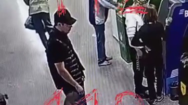 Мужчина напал с ножом на ребенка и украл у него 1,7 миллиона рублей