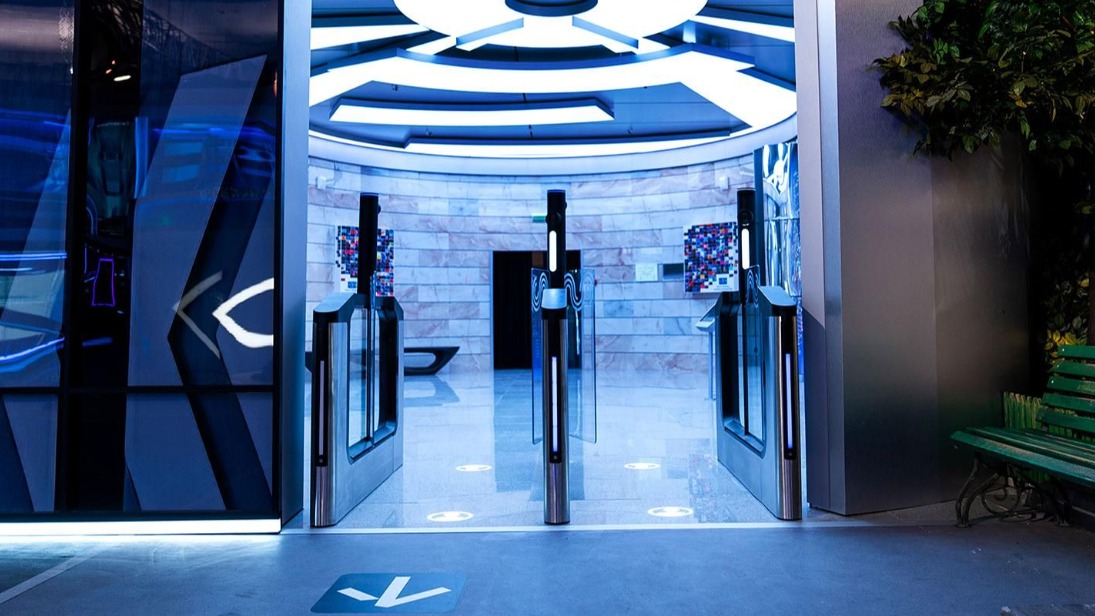 Новые умные турникеты для московского транспорта представили на выставке в «Манеже»