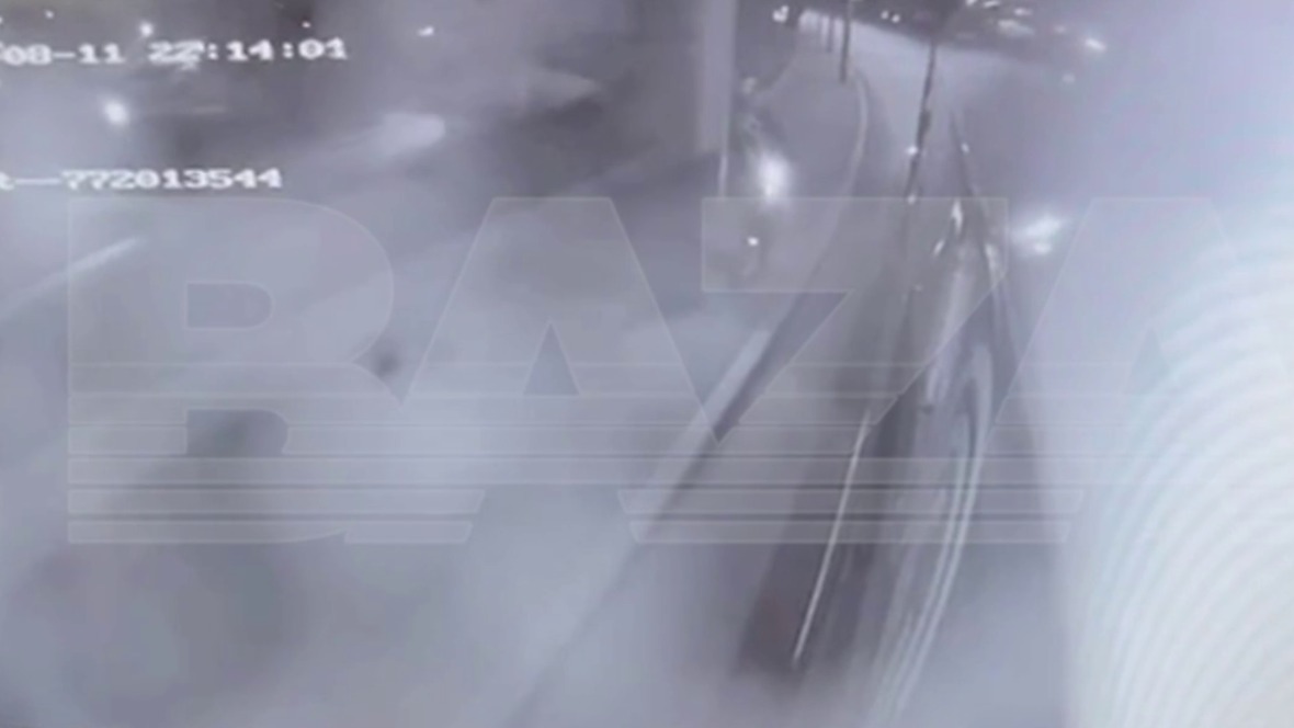 В Сети появились кадры ДТП с подростками на самокате, которые врезались в столб