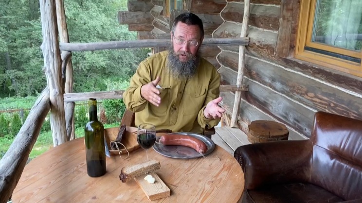 Торгующий сверхдорогим сыром бизнесмен Стерлигов заявил, что его считают дебилом