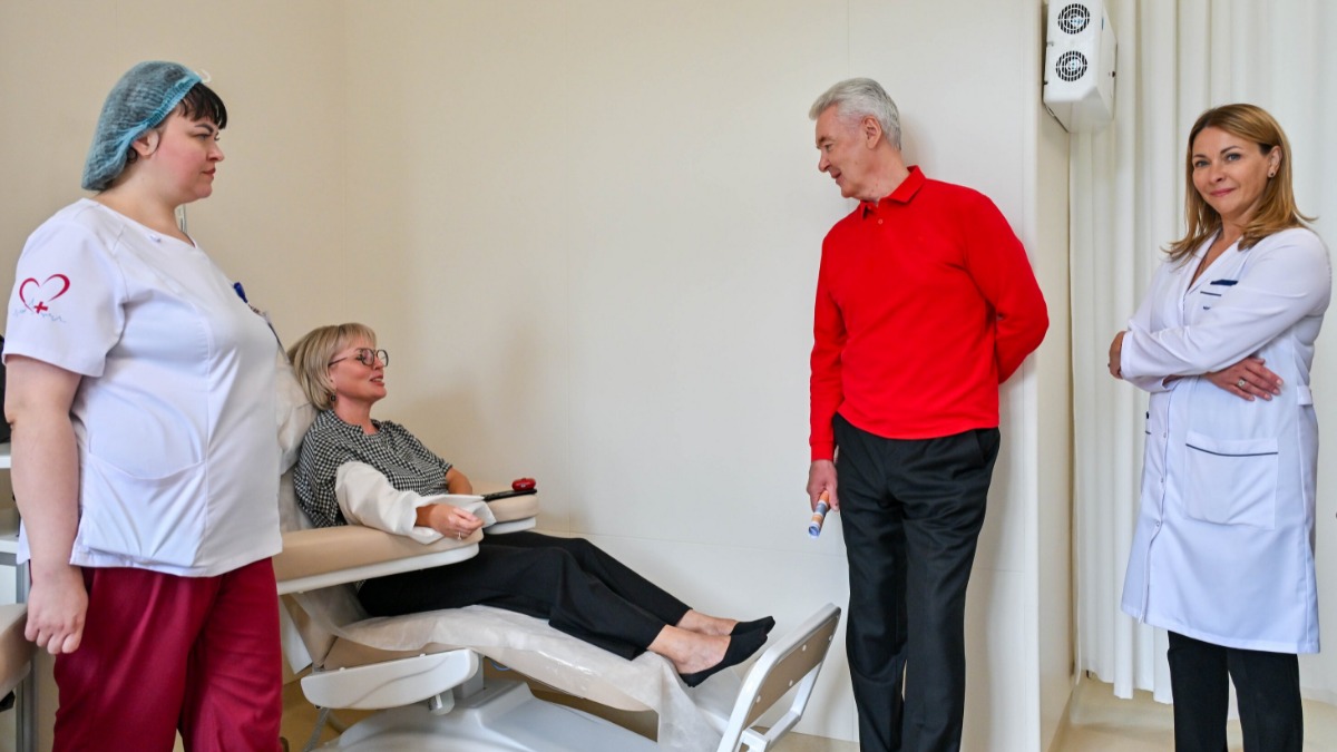 Мэр Москвы Сергей Собянин открыл отреставрированный ревматологический корпус ГКБ № 1 имени Н. И. Пирогова и пообщался с медицинскими работниками и пациентами