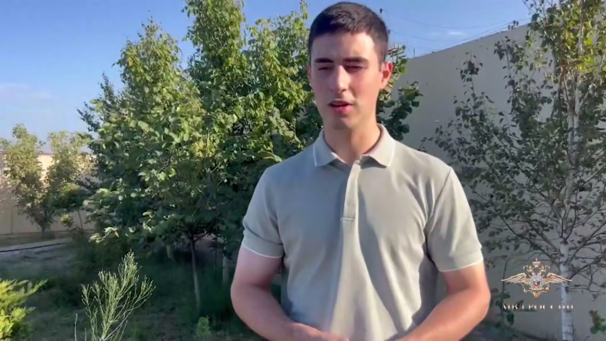 Курсант МВД и его дядя спасли семью из тонущей машины в Дагестане