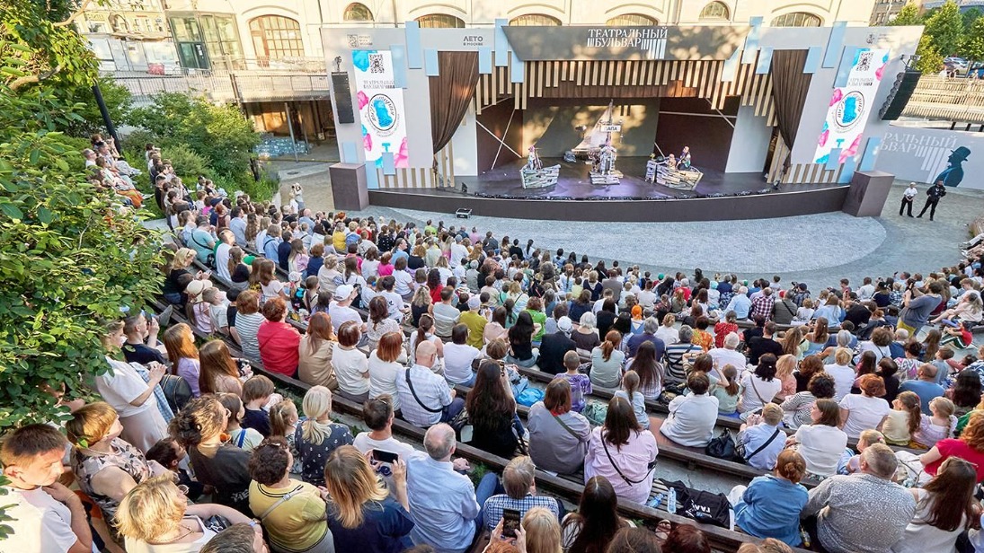 «Театральный бульвар» собрал более миллиона человек с начала лета