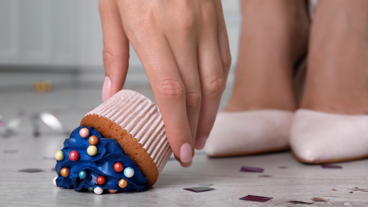 Сколько упавшая еда может лежать на полу