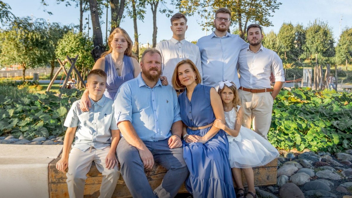 Собянин: 15 многодетных семей Москвы получили почетный знак «Родительская слава»