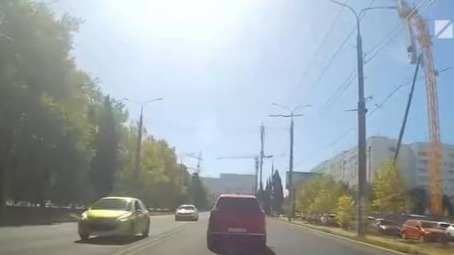 Момент обрушения строительного крана в Севастополе попал на видео
