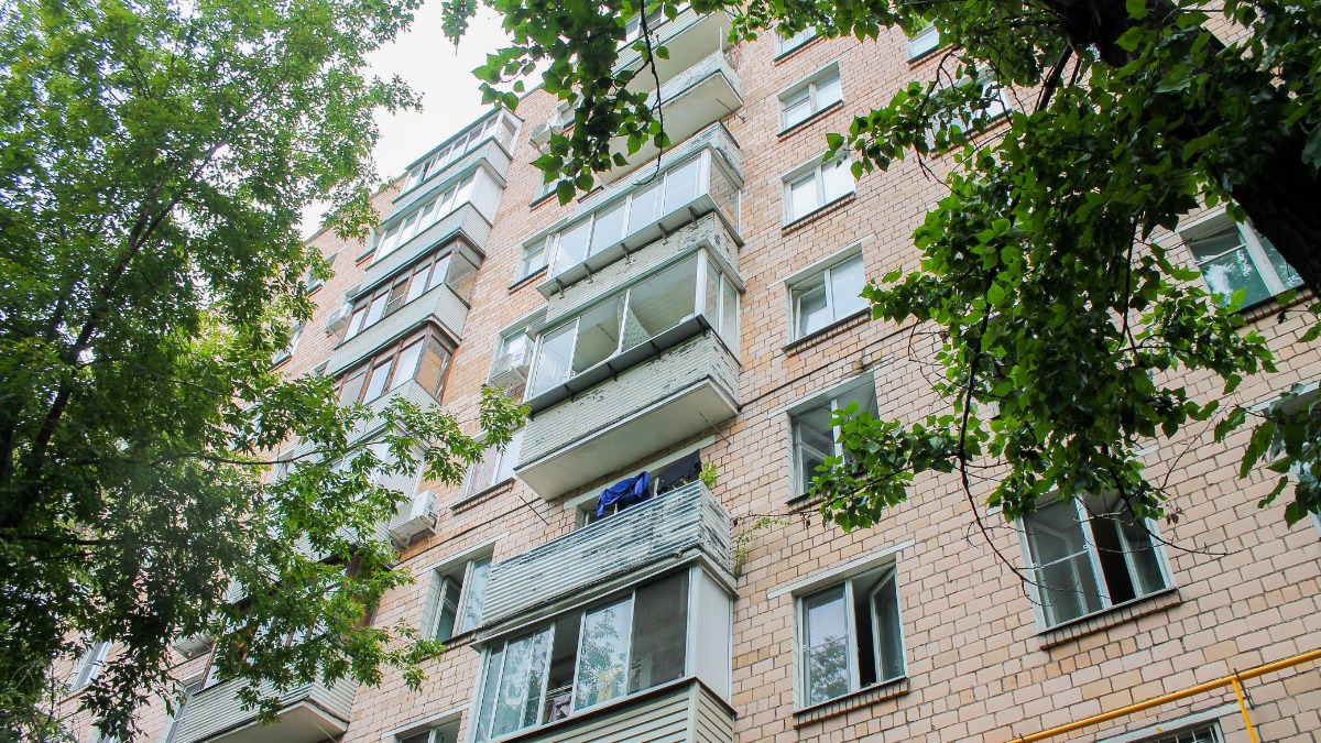 В жилом доме в районе Южнопортовый 2025 году заменили все лифтовое оборудование с расширением дверных проемов