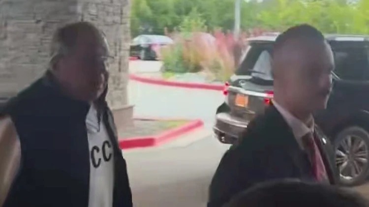 Почему Сергей Лавров надел свитер с надписью СССР на переговоры с США на Аляске