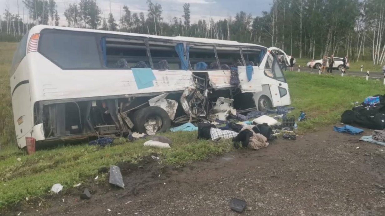 Автобус с футболистами клуба «Тюмень-2» попал в ДТП под Омском, есть пострадавшие