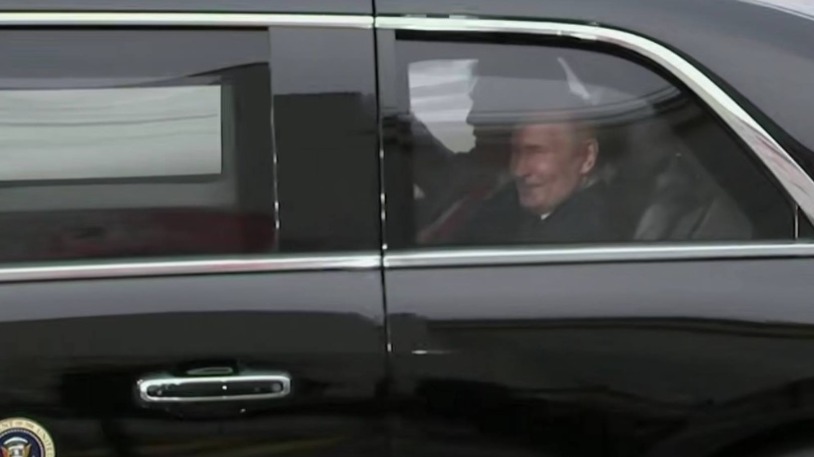 Путин и Трамп пообщались наедине в лимузине президента США