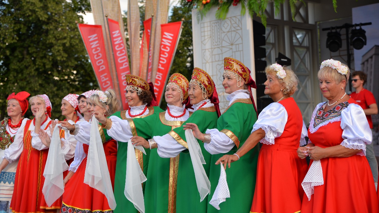 Напевы Ополья, башкирские танцы и кулинарные битвы: какой будет сценическая программа фестиваля «Вкусы России»