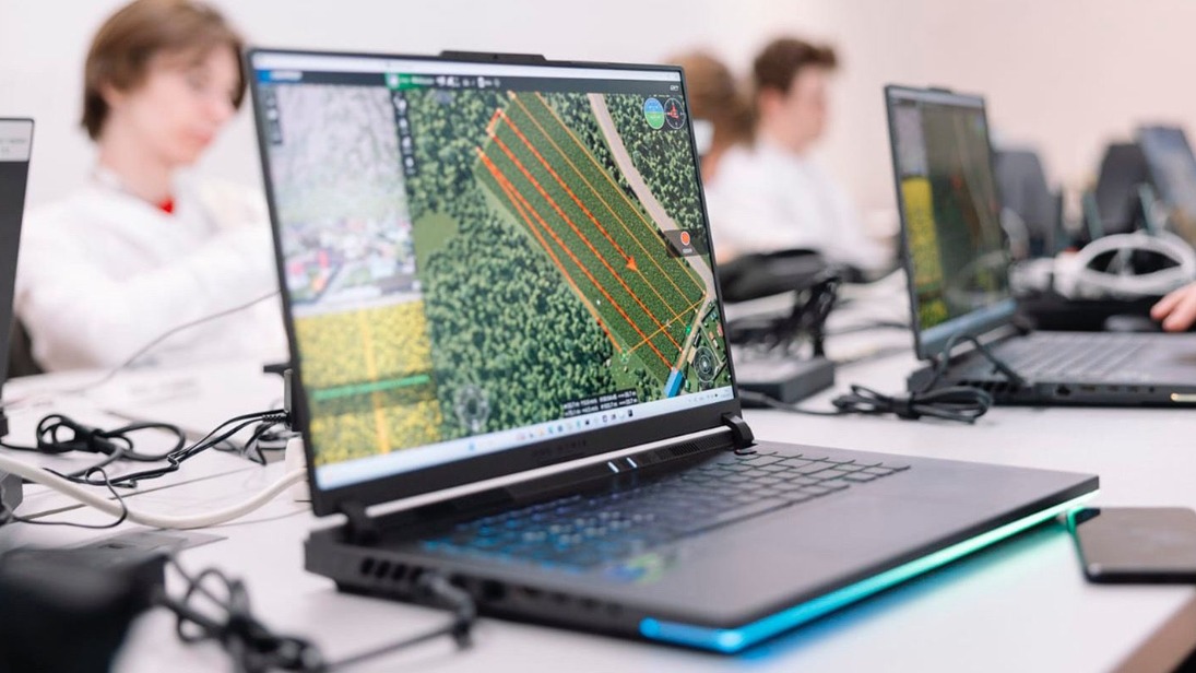 Студенты московских колледжей победили в национальных соревнованиях дронов