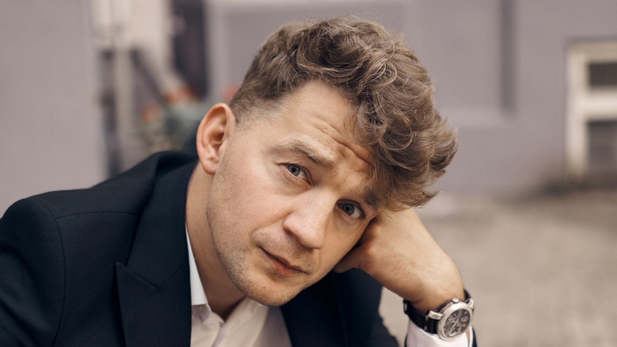 Алексей Демидов известен своими ролями во многих комедийных сериалах