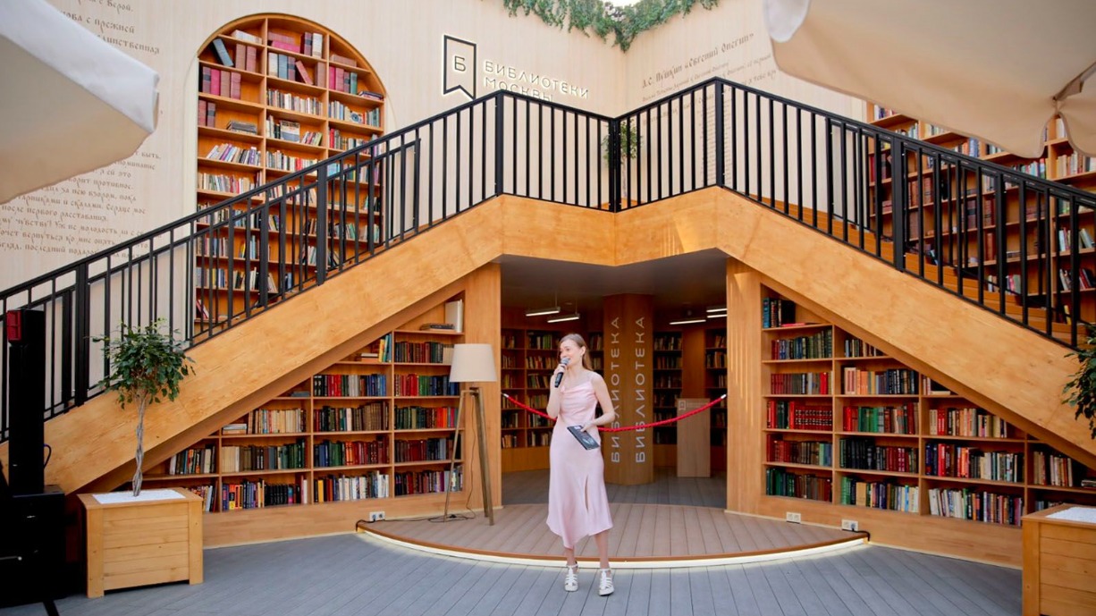 Гостиная «Поэзия Серебряного века» открылась в рамках проекта «Лето в Москве»