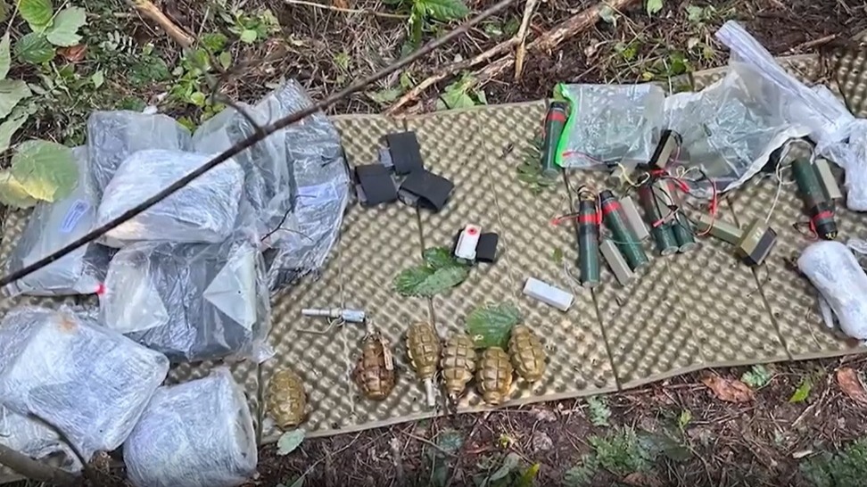 ФСБ показала кадры задержания украинских диверсантов в Брянской области