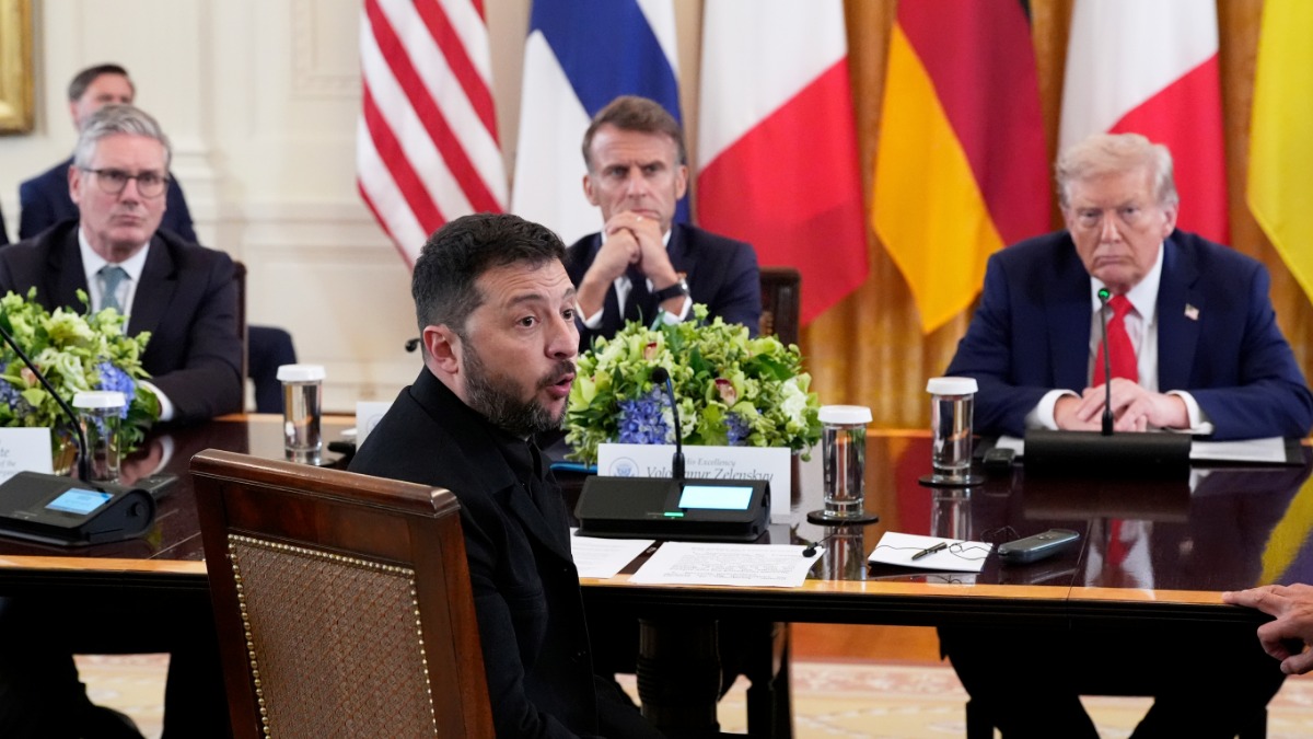 Владимир Зеленский во время переговоров с президентом США Дональдом Трампом и европейскими лидерами