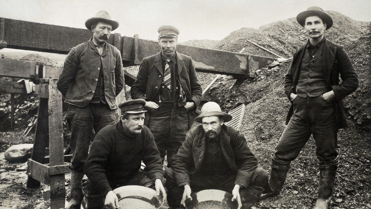 Добыча золота на Аляске началась всего через несколько лет после сделки и достигла апогея к середине 1890-х