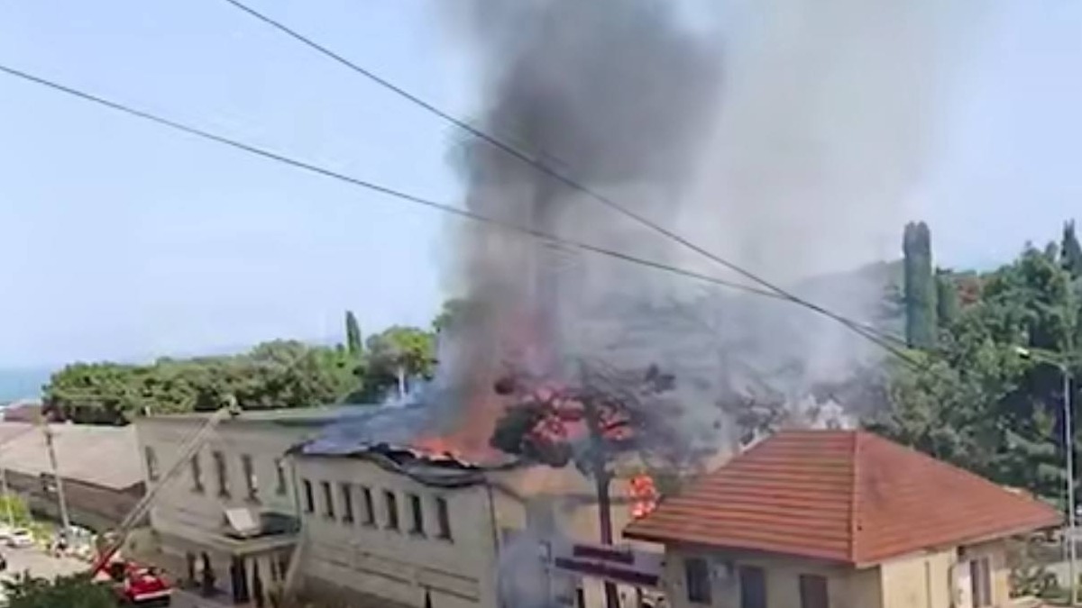 Пожар произошел на коньячном заводе в Дербенте