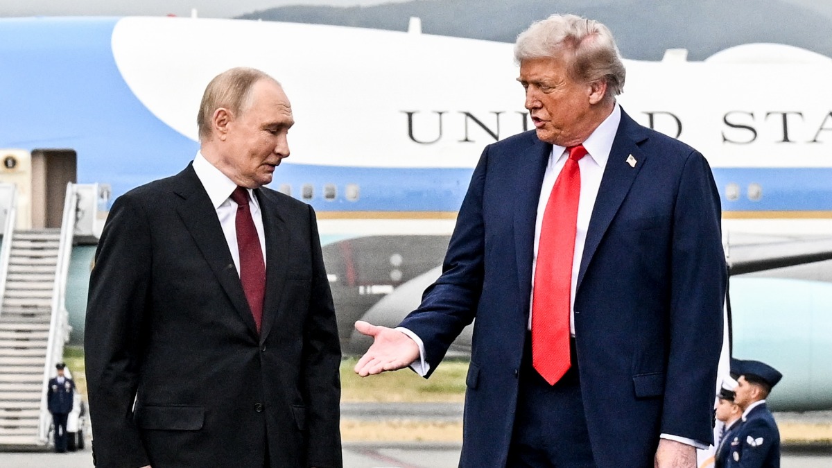 Президент России Владимир Путин и президент США Дональд Трамп во время встречи на Аляске